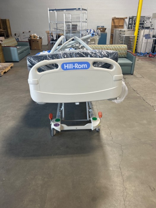 (1) HillRom VersaCare P3200 Bed with (8) HillRom Experience Pad