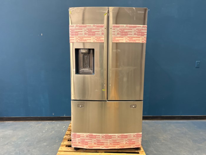 2023 Samsung 27 cu. ft. Large Capacity 3Door French Door Refrigerator For Sale Retail