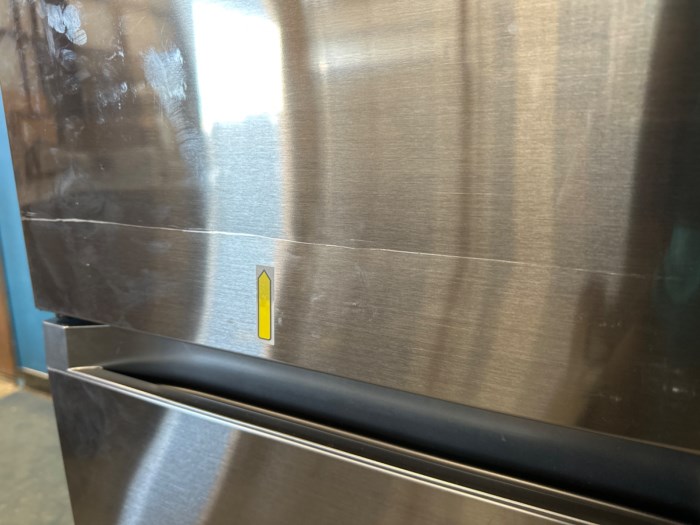 2023 Samsung 29 cu. ft. Smart 4Door Flex Refrigerator with Family Hub and Beverage Center For