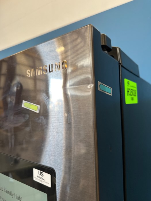 2023 Samsung 29 cu. ft. Smart 4Door Flex Refrigerator with Family Hub and Beverage Center For