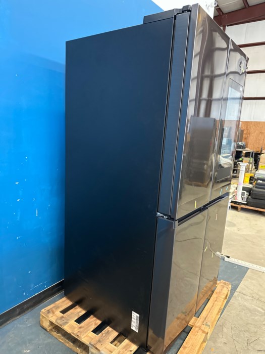 2023 Samsung 29 cu. ft. Smart 4Door Flex Refrigerator with Family Hub and Beverage Center For