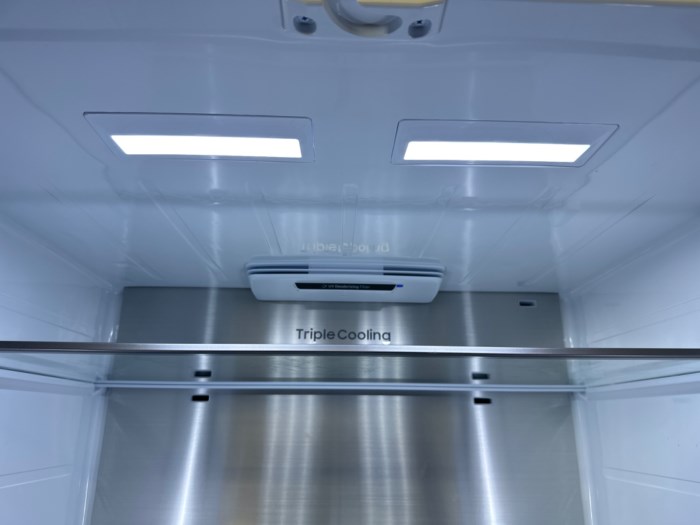 2023 Samsung 29 cu. ft. Smart 4Door Flex Refrigerator with Family Hub and Beverage Center For