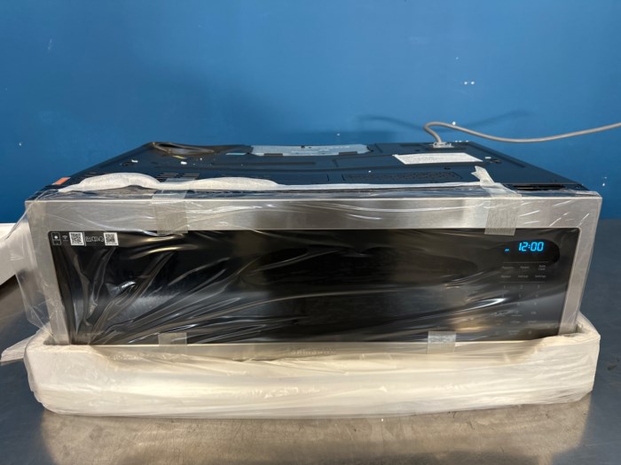 2023 Samsung Smart SLIM 1.1cu ft OvertheRange Microwave For Sale