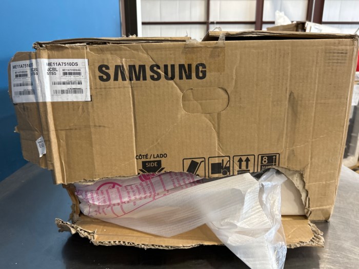 2023 Samsung Smart SLIM 1.1cu ft OvertheRange Microwave For Sale