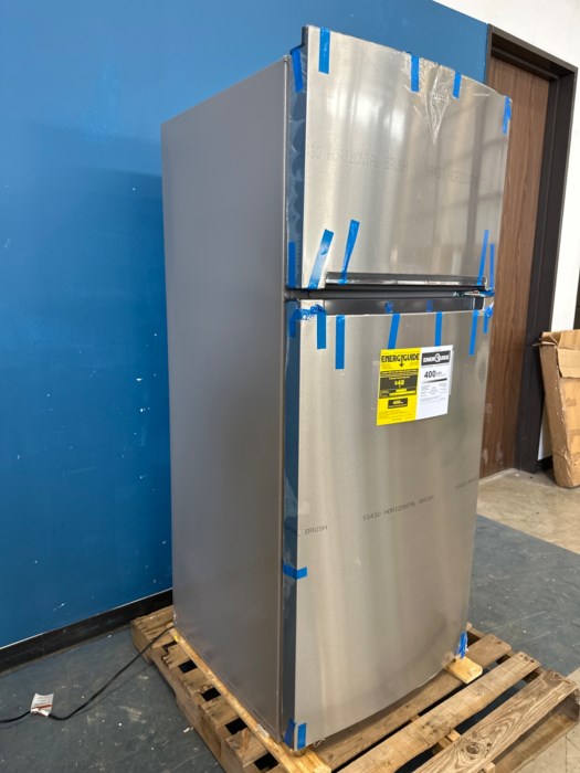 2023 Whirlpool 17.6cu ft TopFreezer Refrigerator For Sale Retail