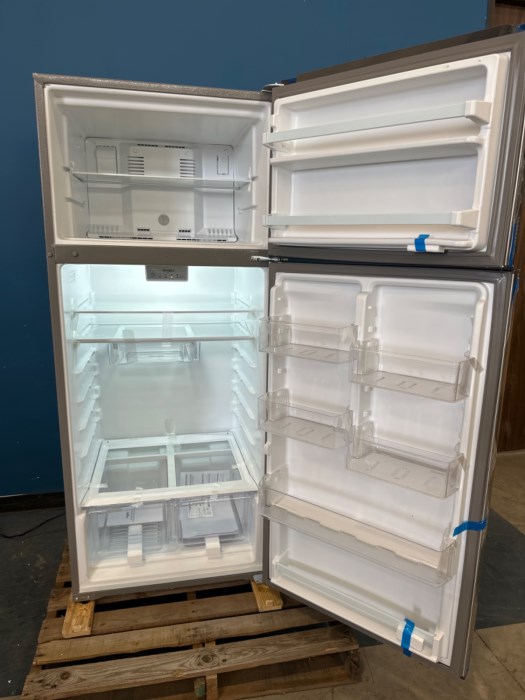2023 Whirlpool 17.6cu ft TopFreezer Refrigerator For Sale Retail