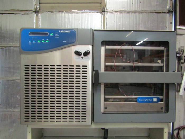 Labconco Freeze Dryer Console Freeze Dryer, 12 L Holding Capacity, 84