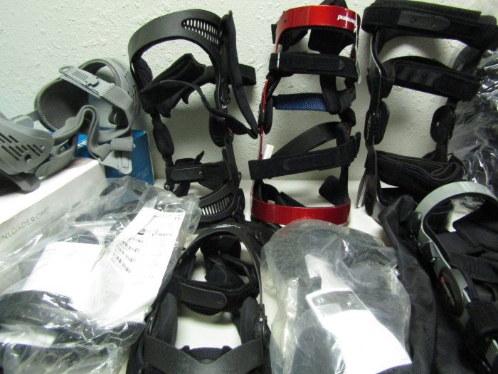 Lot of 15 Knee Braces for sale