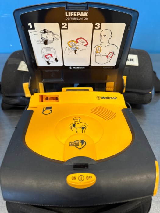 Lot of 3 Lifepak Defibrillator Medtronic + 3 Battery Replacement Kit