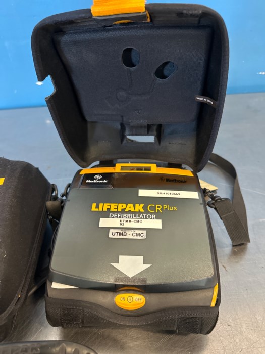 Lot of 3 Lifepak Defibrillator Medtronic + 3 Battery Replacement Kit