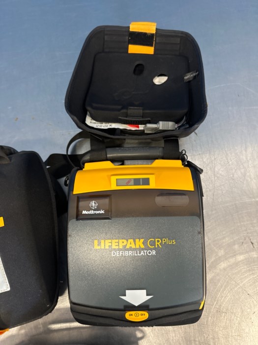 Lot of 3 Lifepak Defibrillator Medtronic + 3 Battery Replacement Kit