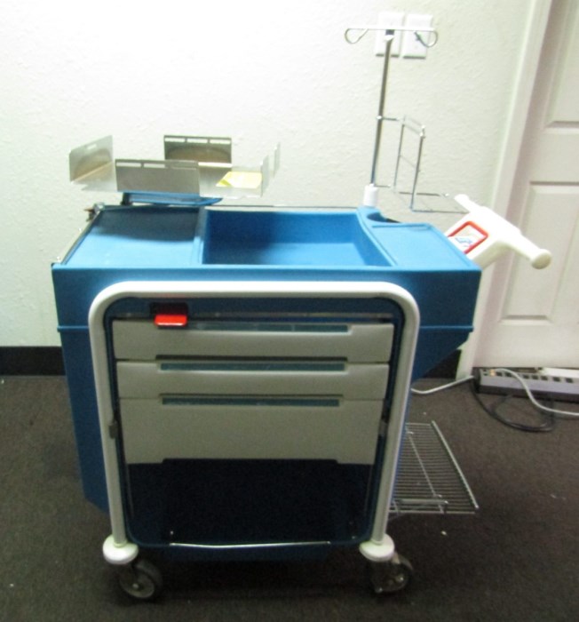 Metro Lifeline Medical Crash Cart for sale