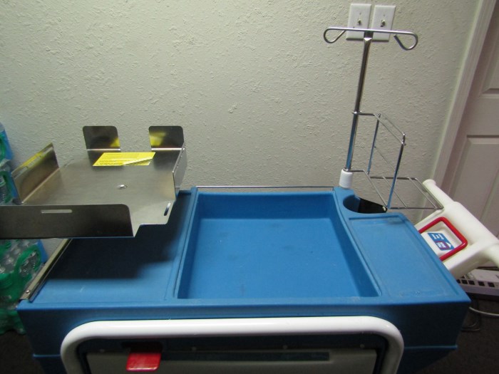 Metro Lifeline Medical Crash Cart for sale