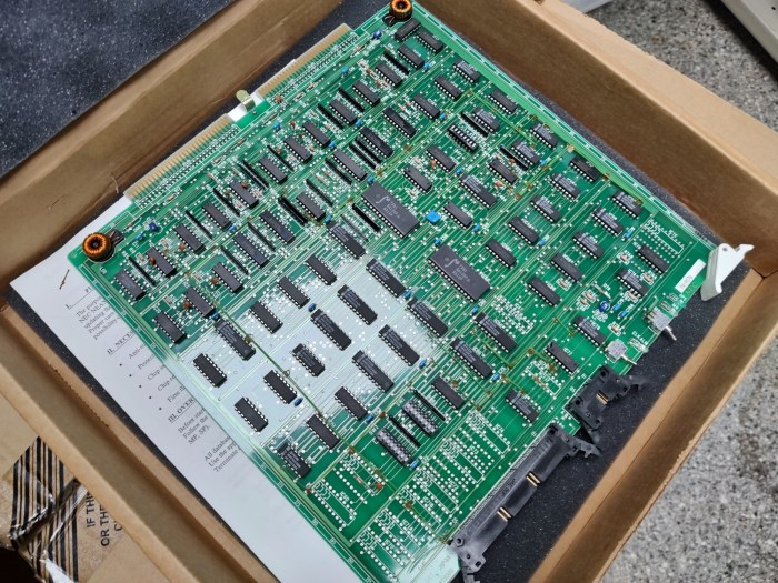 Mixed Lot of Electronic Components / Circuit Boards for sale